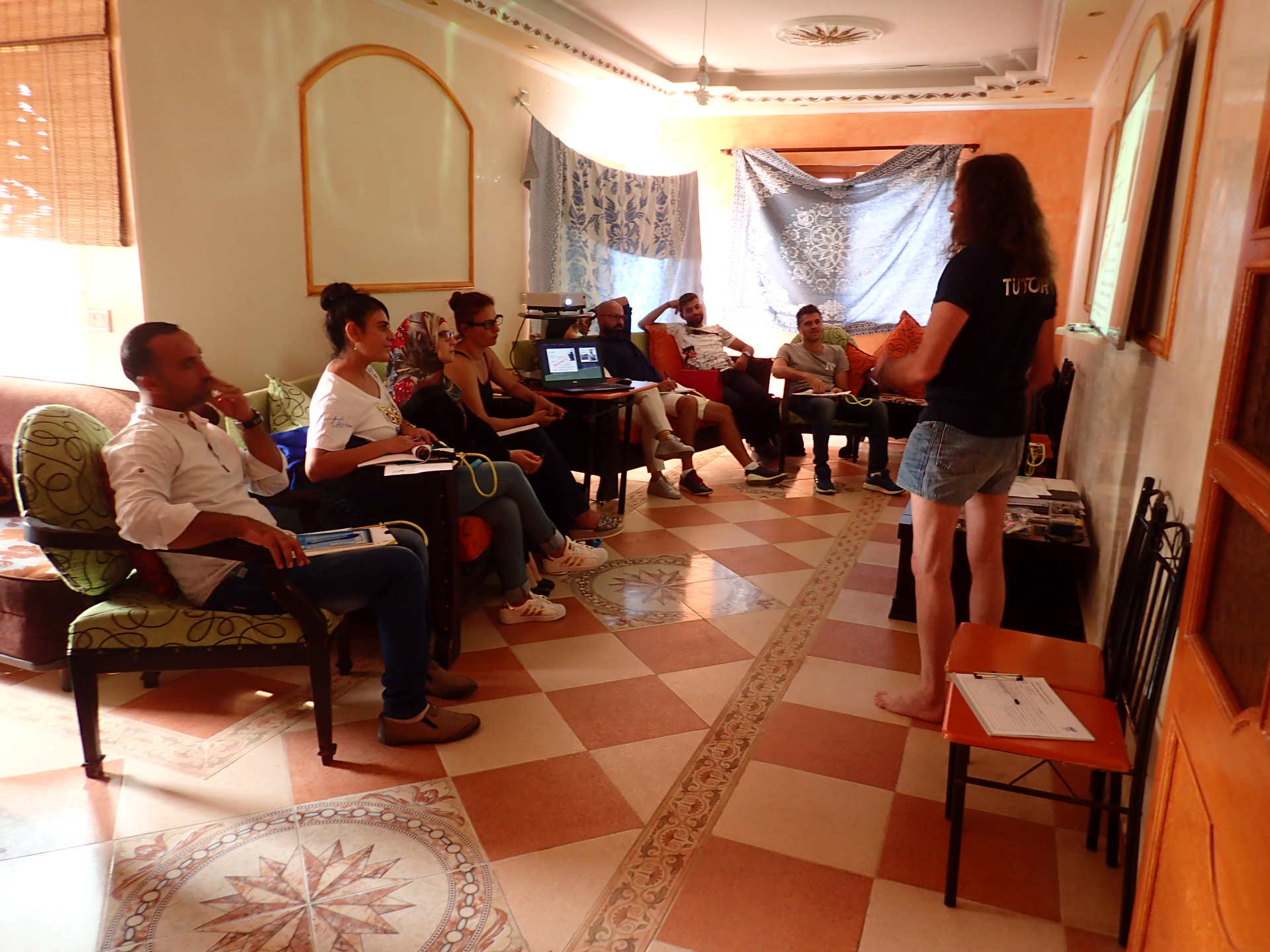 Ian lecturing in the apartment's classroom (photos - Dave Johnston)
